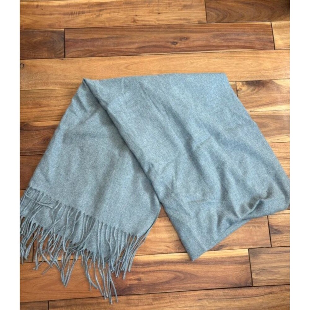 Halara gray scarf